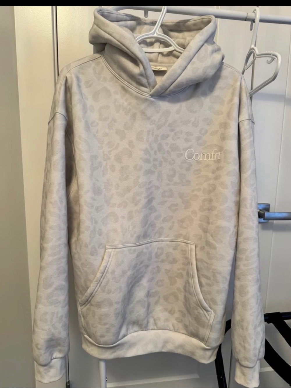 COMFRT Oversized Hoodie - SNOW LEOPARD - Picture 3 of 6